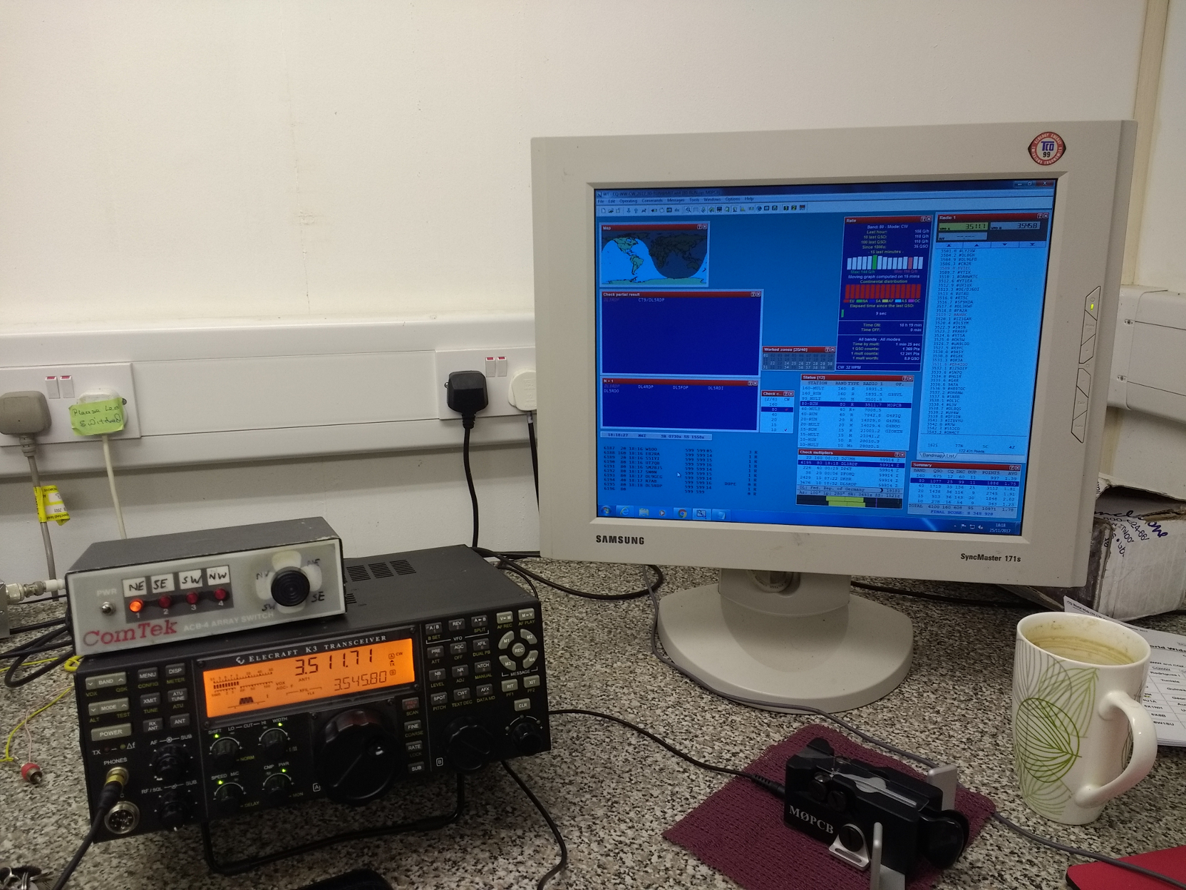 The operating position at M6T on 80M.