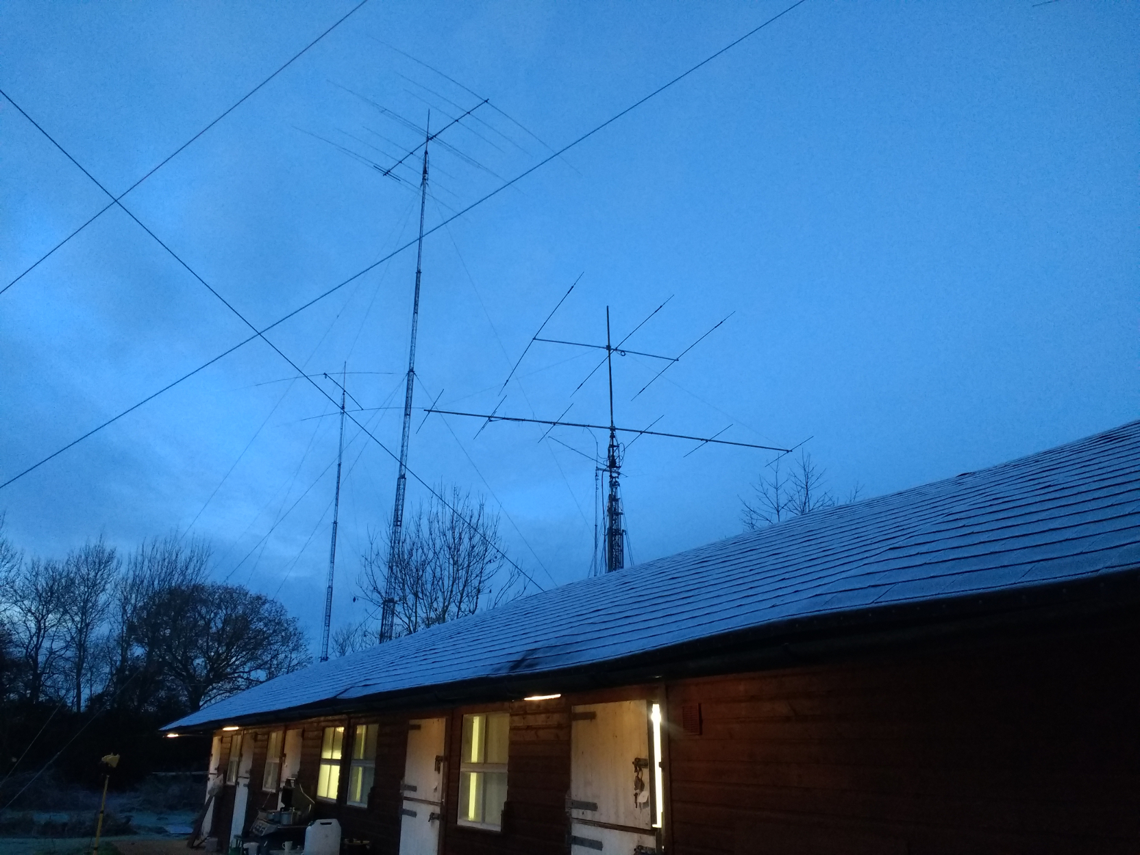 The m6T shacks and some antennas at dawn, it was cold.